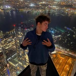 Meet your Posher, Simas